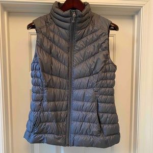 Athleta Womens Downalicious Puffer Vest Large Gray Goose Down